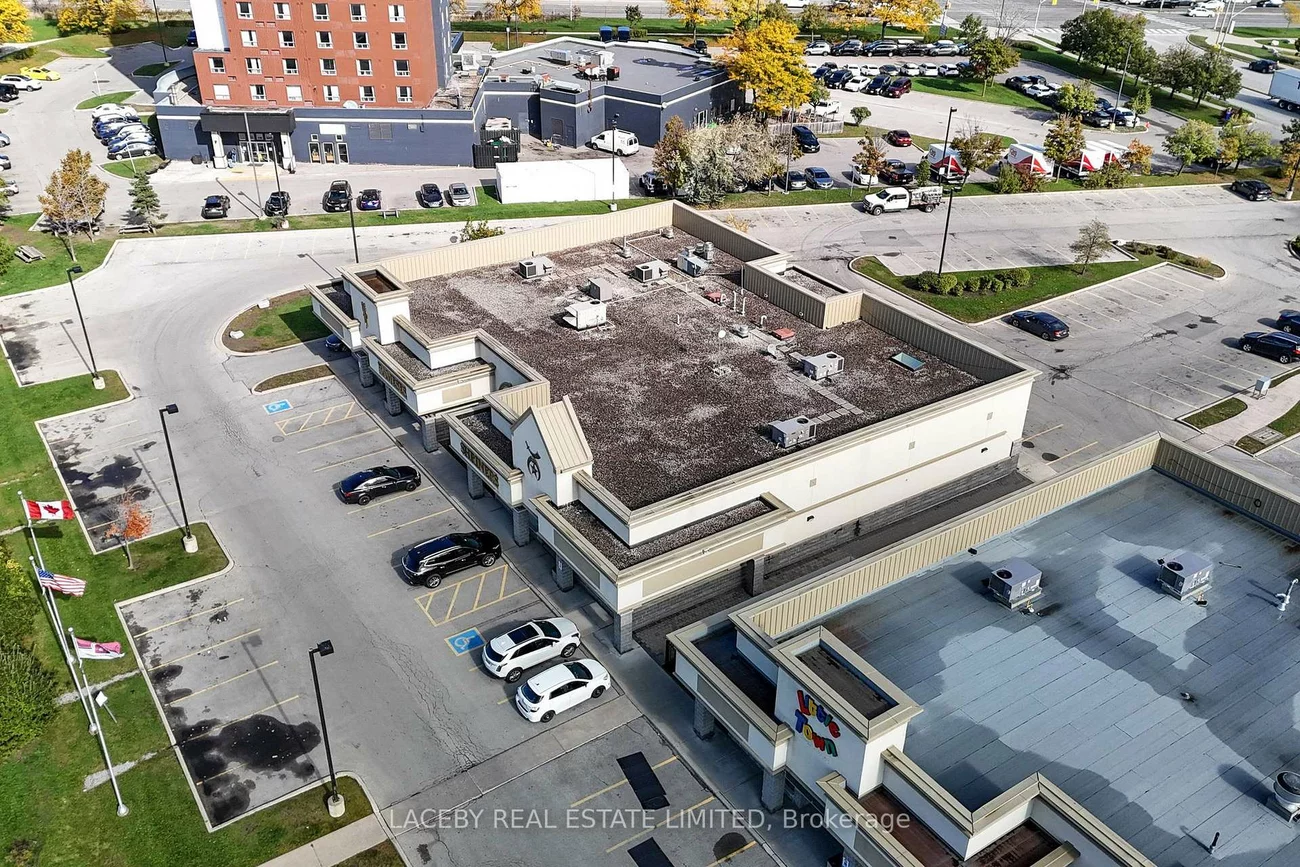 124-126, Queen's Plate, West Humber-Clairville, Toronto