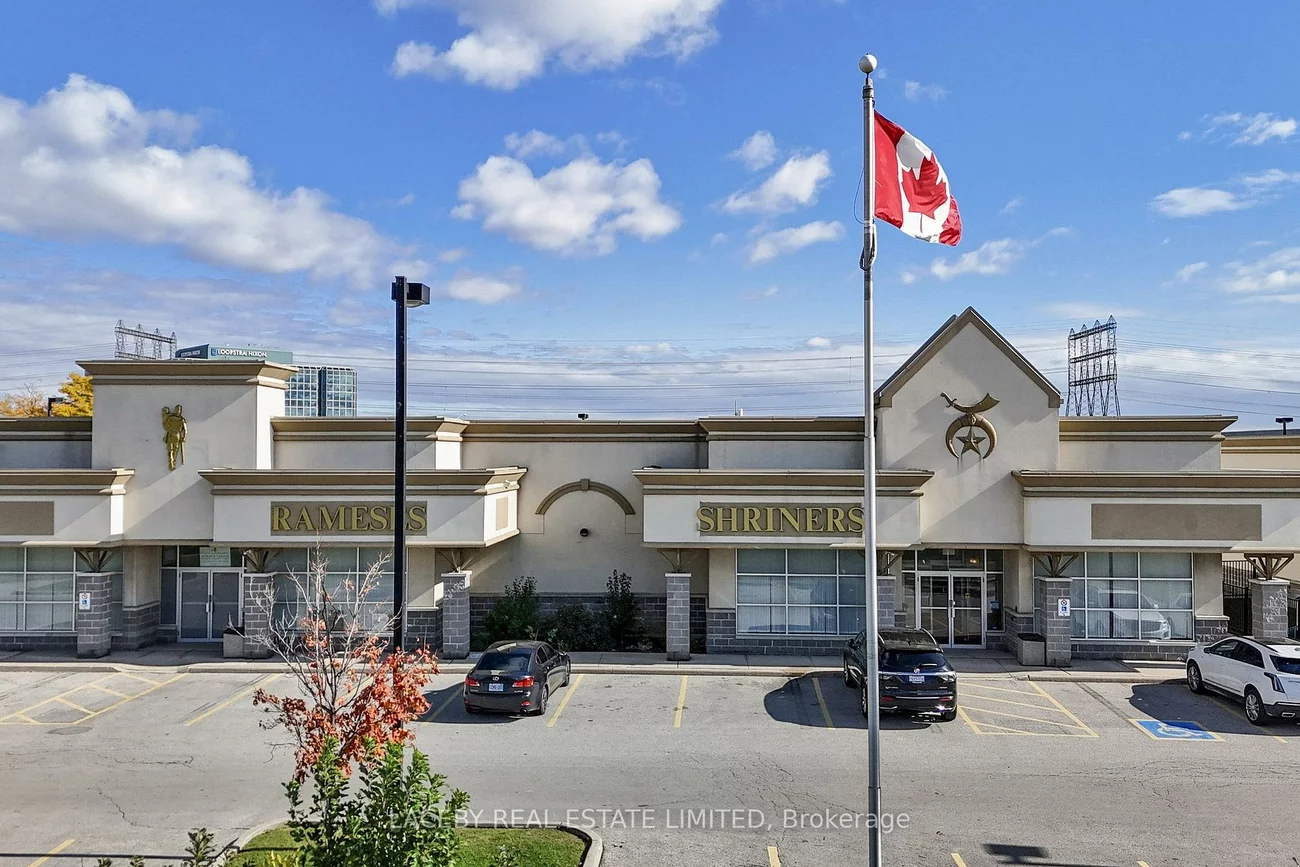 124-126, Queen's Plate, West Humber-Clairville, Toronto