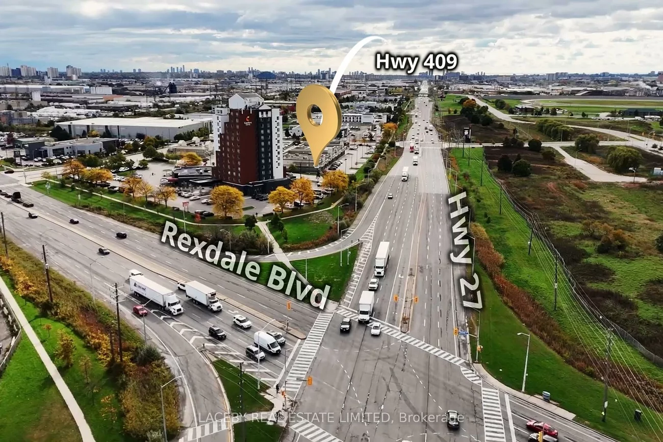 124-126, Queen's Plate, West Humber-Clairville, Toronto