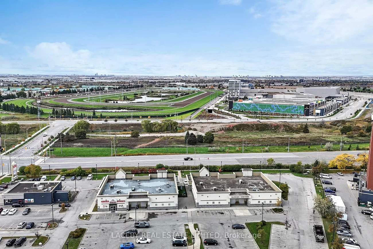 124-126, Queen's Plate, West Humber-Clairville, Toronto