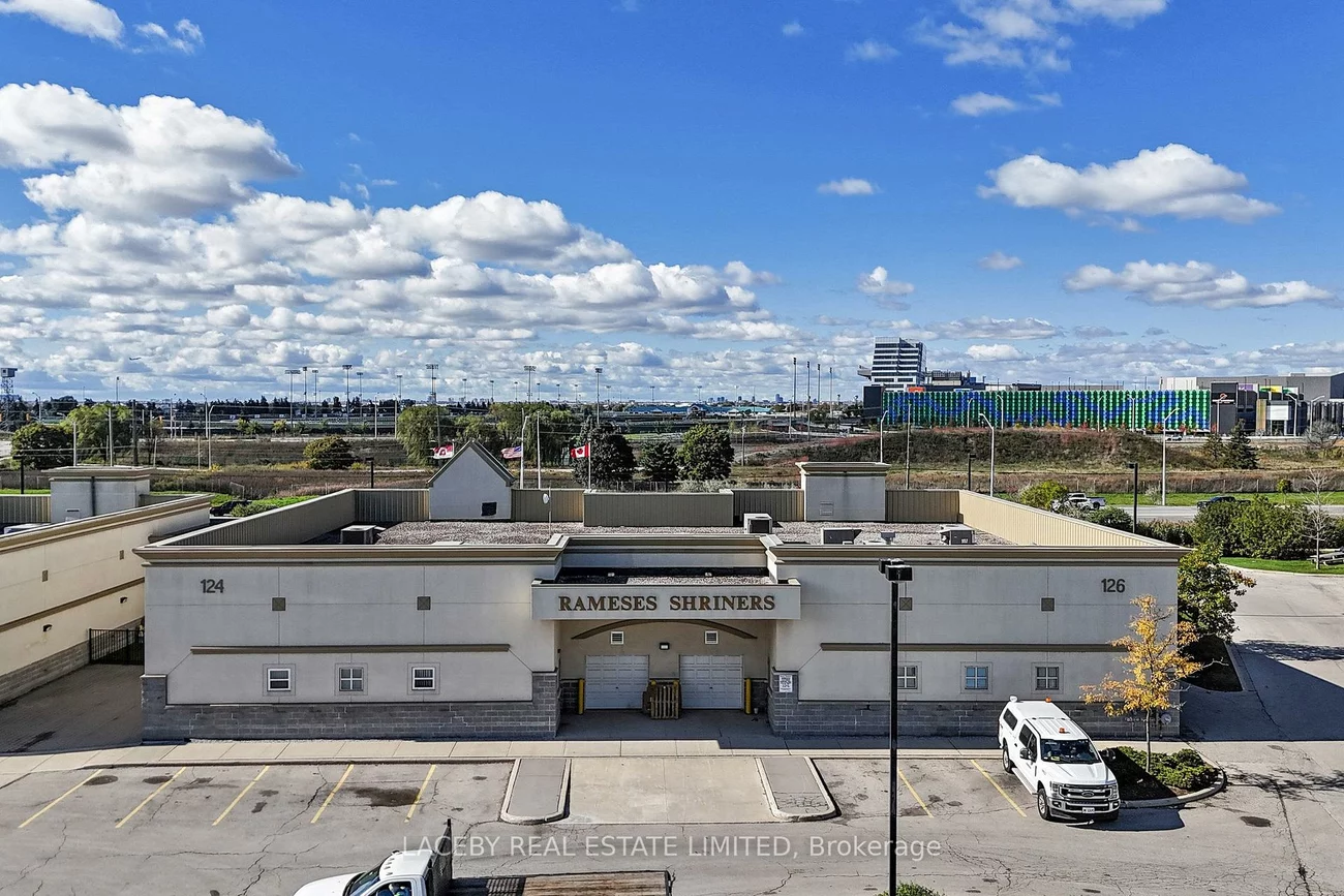 124-126, Queen's Plate, West Humber-Clairville, Toronto