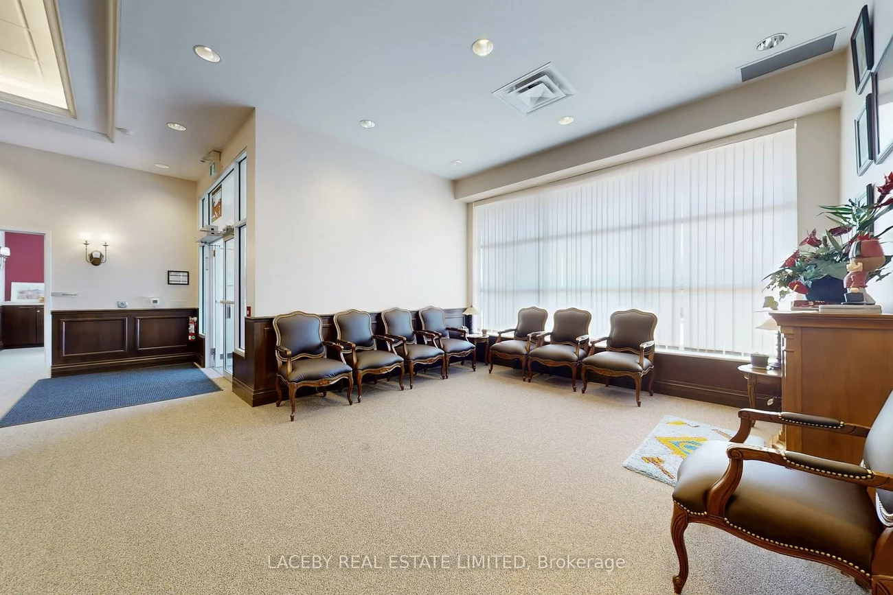 124-126, Queen's Plate, West Humber-Clairville, Toronto