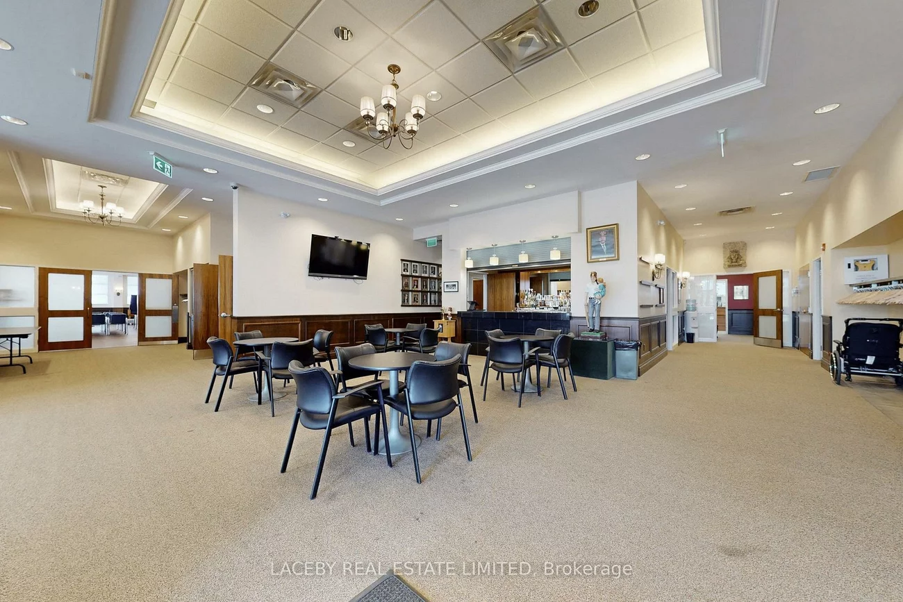 124-126, Queen's Plate, West Humber-Clairville, Toronto