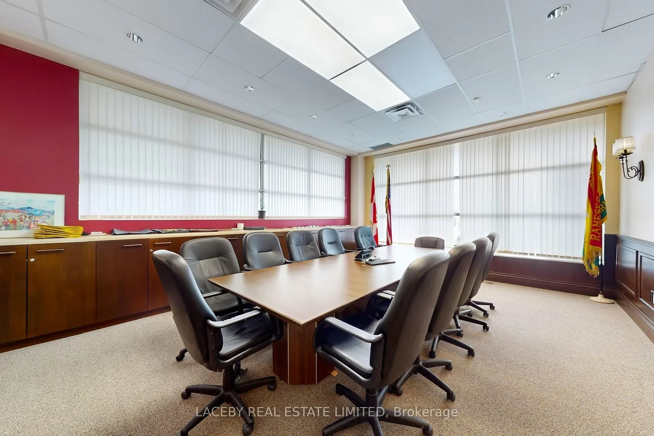 124-126, Queen's Plate, West Humber-Clairville, Toronto