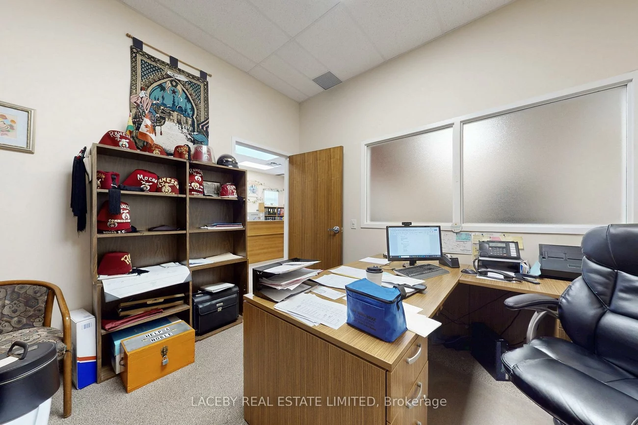 124-126, Queen's Plate, West Humber-Clairville, Toronto