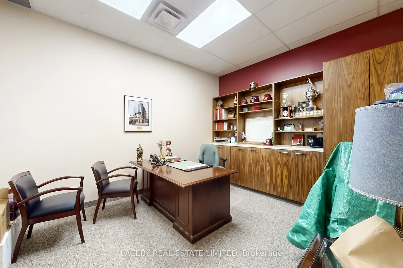 124-126, Queen's Plate, West Humber-Clairville, Toronto