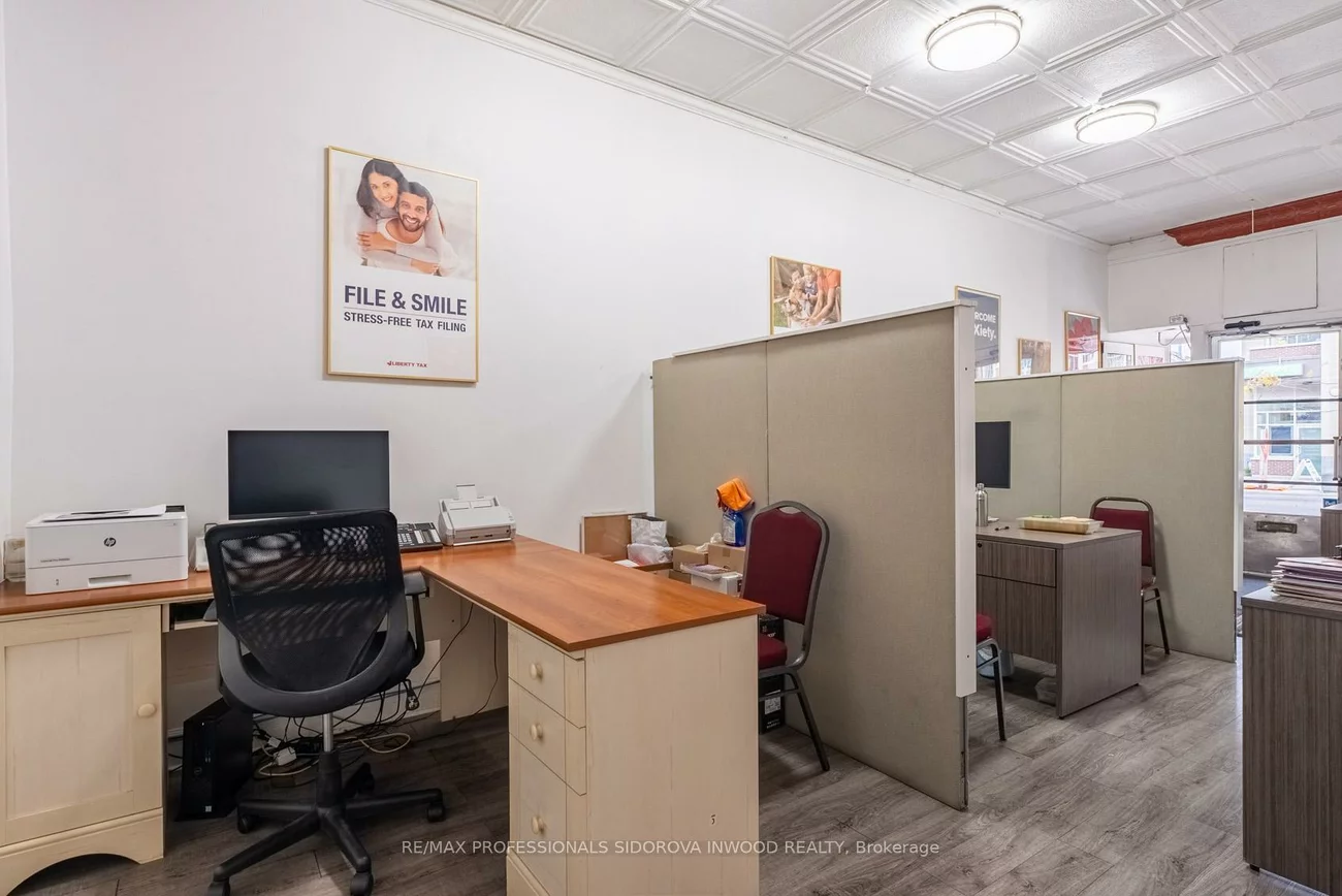 1665, Bloor, High Park-Swansea, Toronto