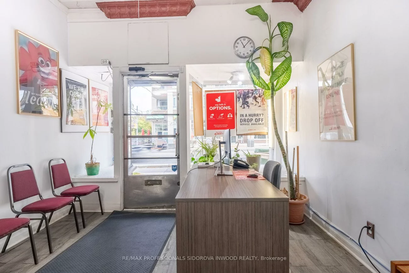 1665, Bloor, High Park-Swansea, Toronto