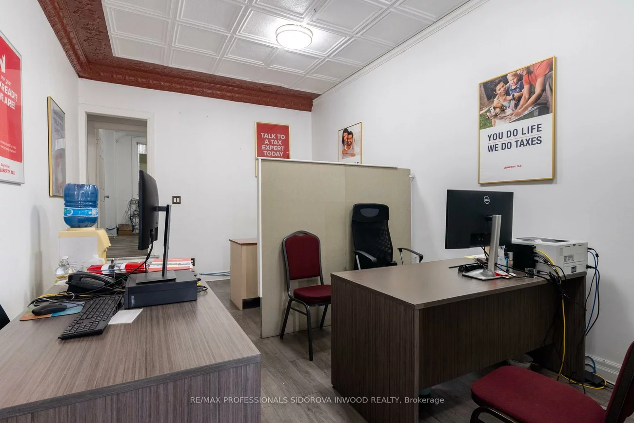 1665, Bloor, High Park-Swansea, Toronto