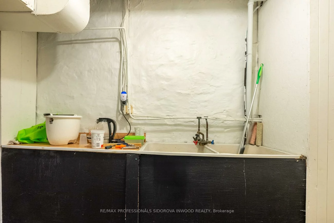 1665, Bloor, High Park-Swansea, Toronto