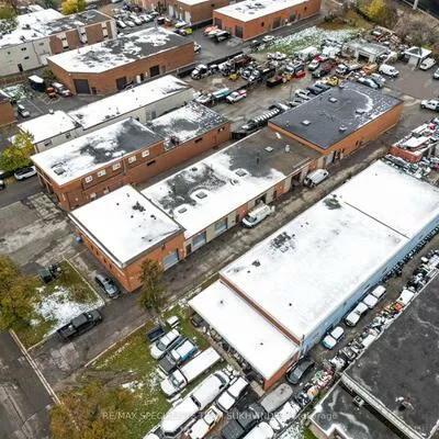 212, Pellatt, Humberlea-Pelmo Park W4, Toronto