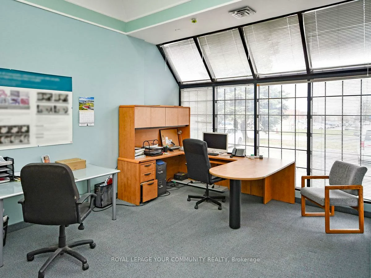 800, Petrolia, York University Heights, Toronto