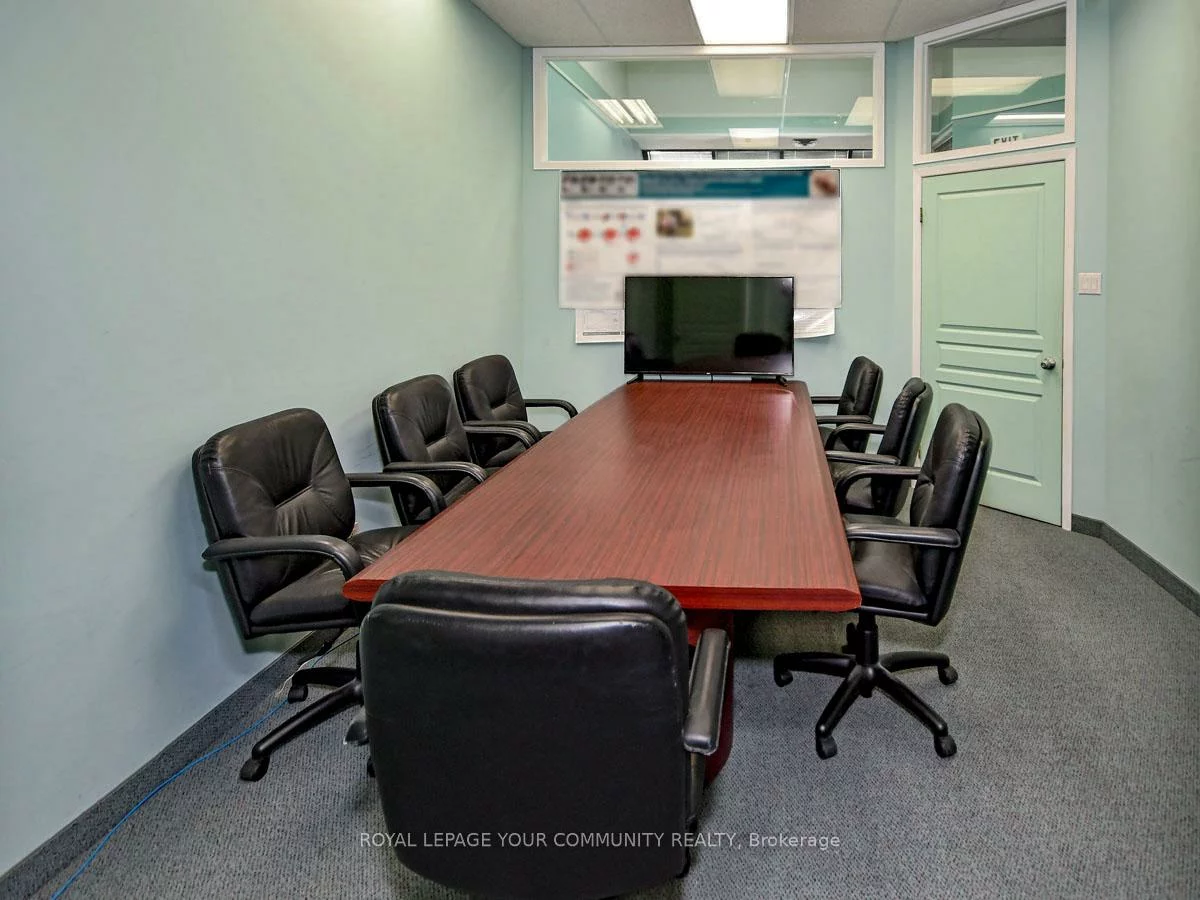 800, Petrolia, York University Heights, Toronto