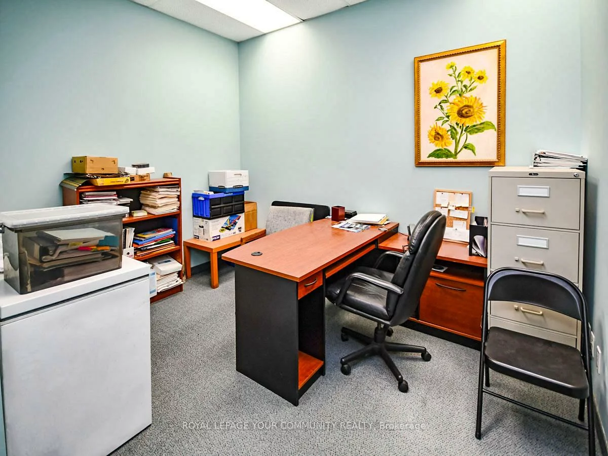 800, Petrolia, York University Heights, Toronto