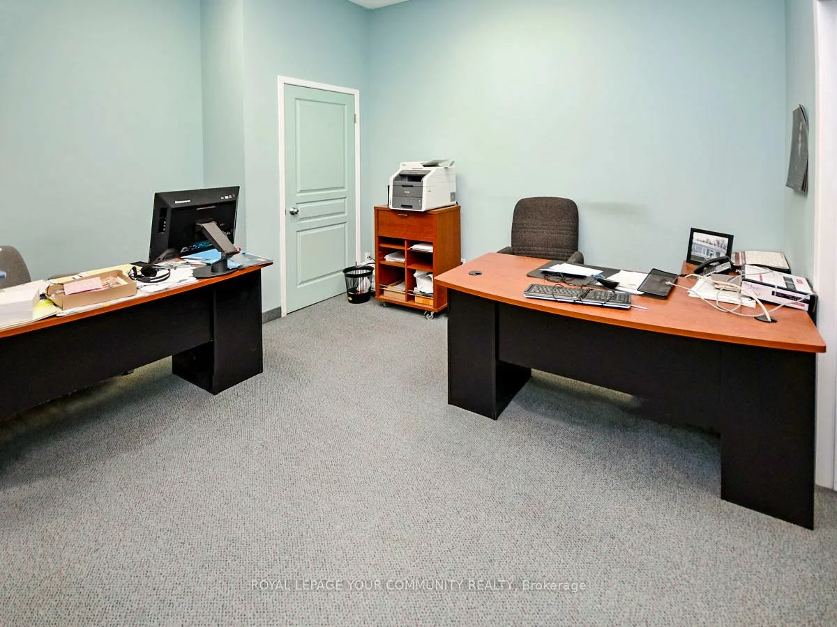 800, Petrolia, York University Heights, Toronto