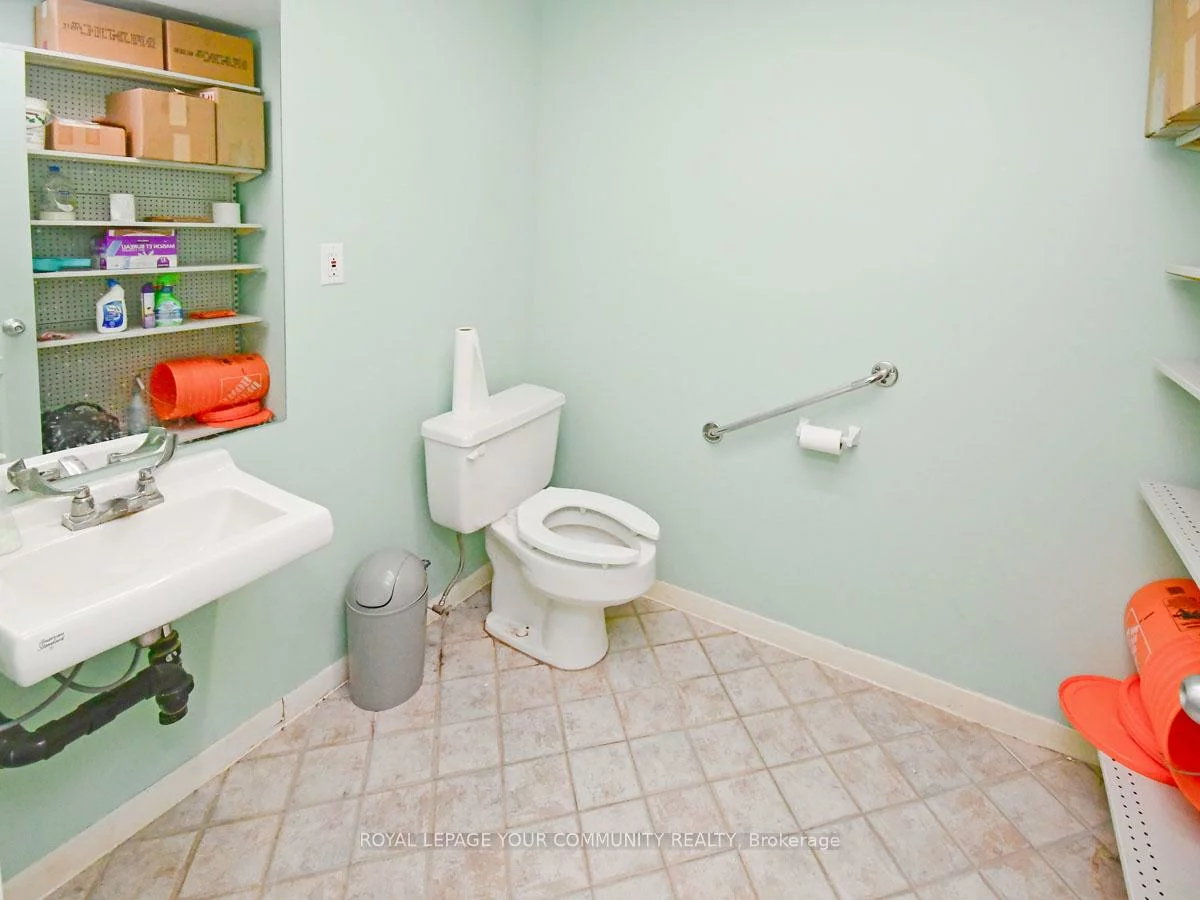 800, Petrolia, York University Heights, Toronto