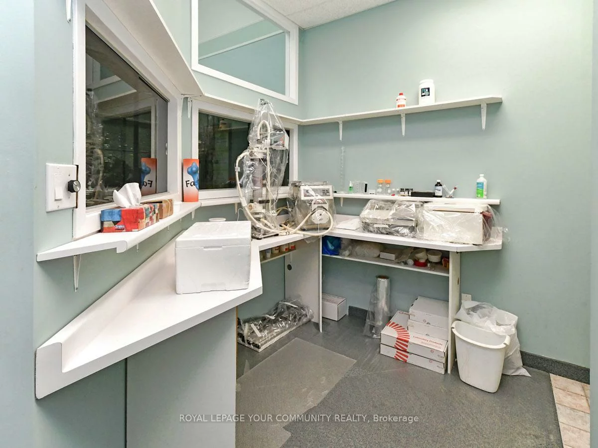 800, Petrolia, York University Heights, Toronto