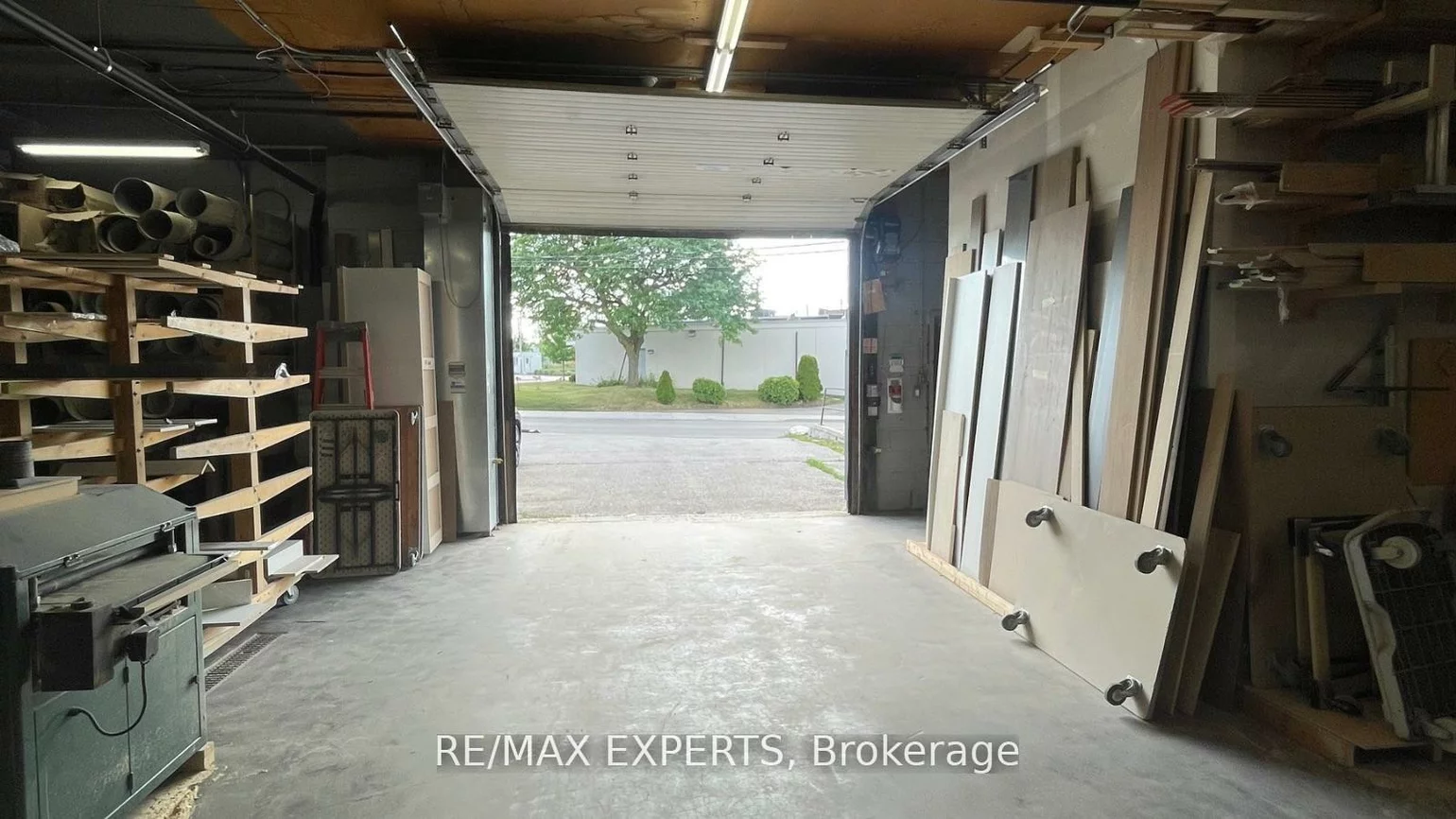 82, Industry, Beechborough-Greenbrook, Toronto