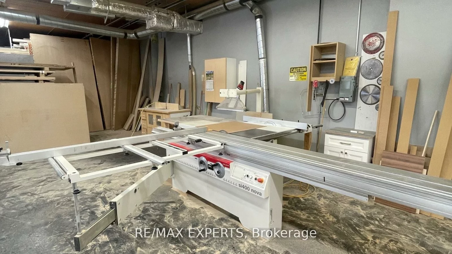 82, Industry, Beechborough-Greenbrook, Toronto