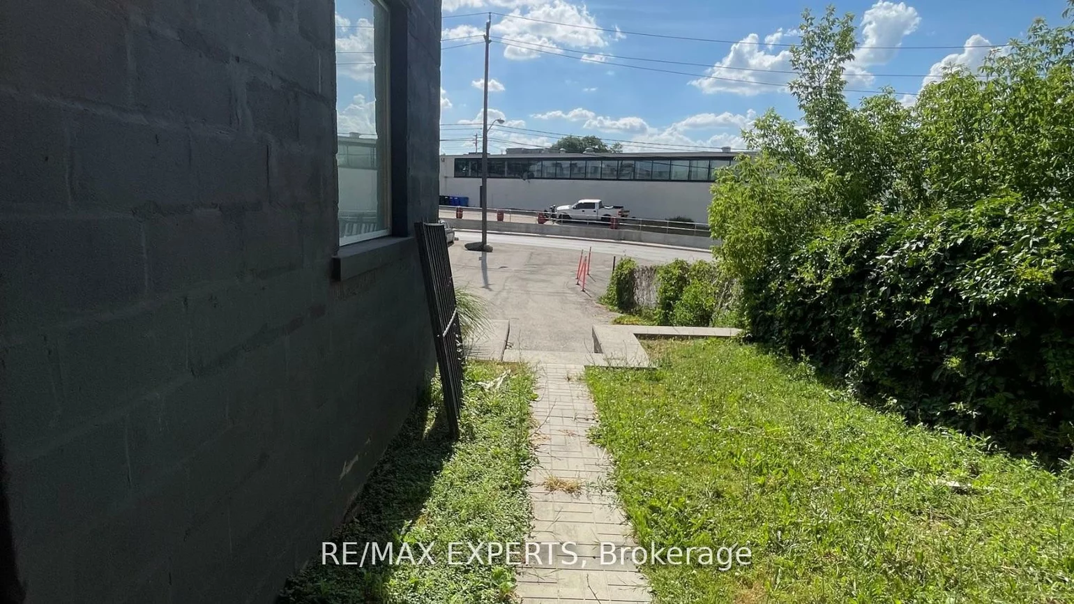 82, Industry, Beechborough-Greenbrook, Toronto