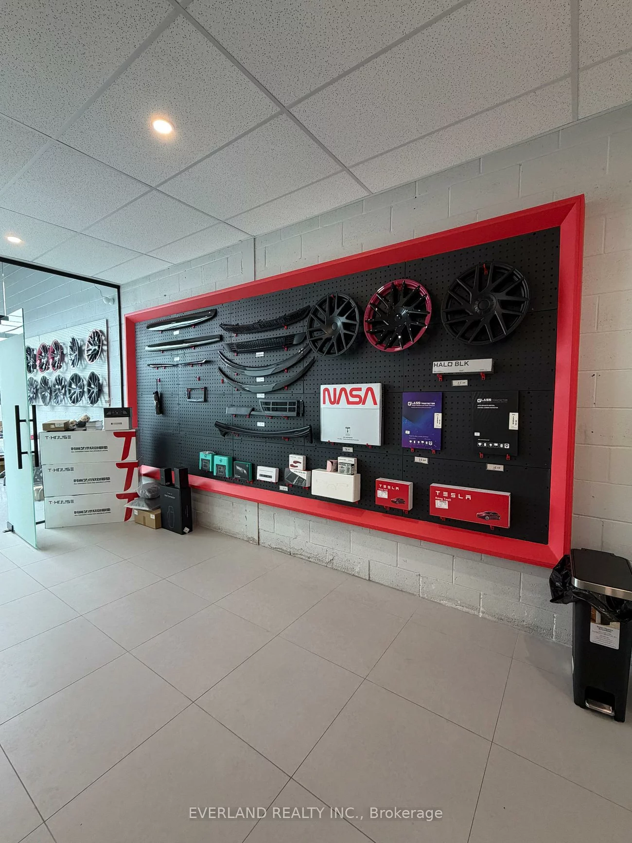 876, Magnetic, York University Heights, Toronto