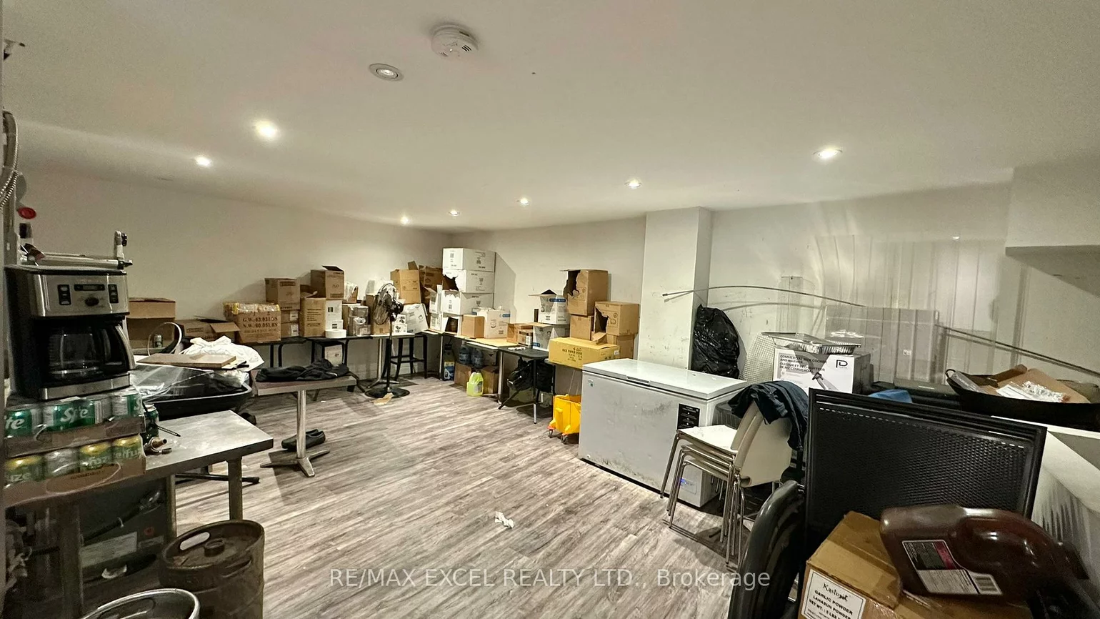 3032, Dundas, Junction Area, Toronto