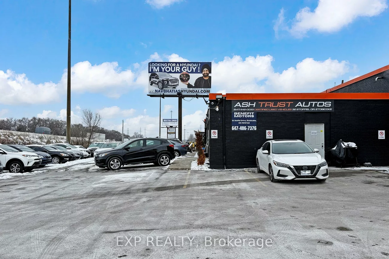 32, Stoffel, West Humber-Clairville, Toronto