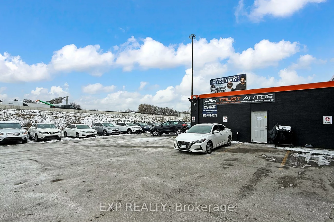 32, Stoffel, West Humber-Clairville, Toronto