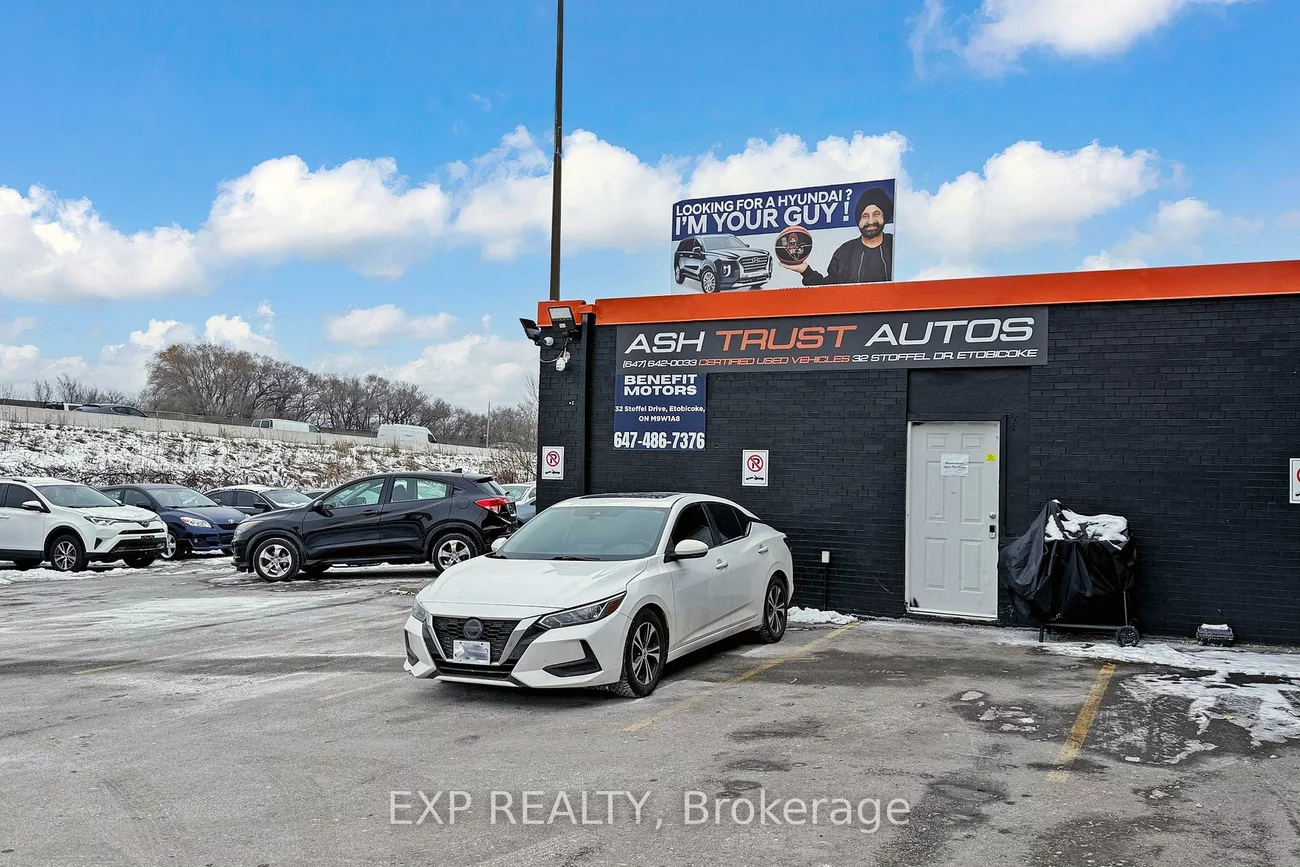 32, Stoffel, West Humber-Clairville, Toronto