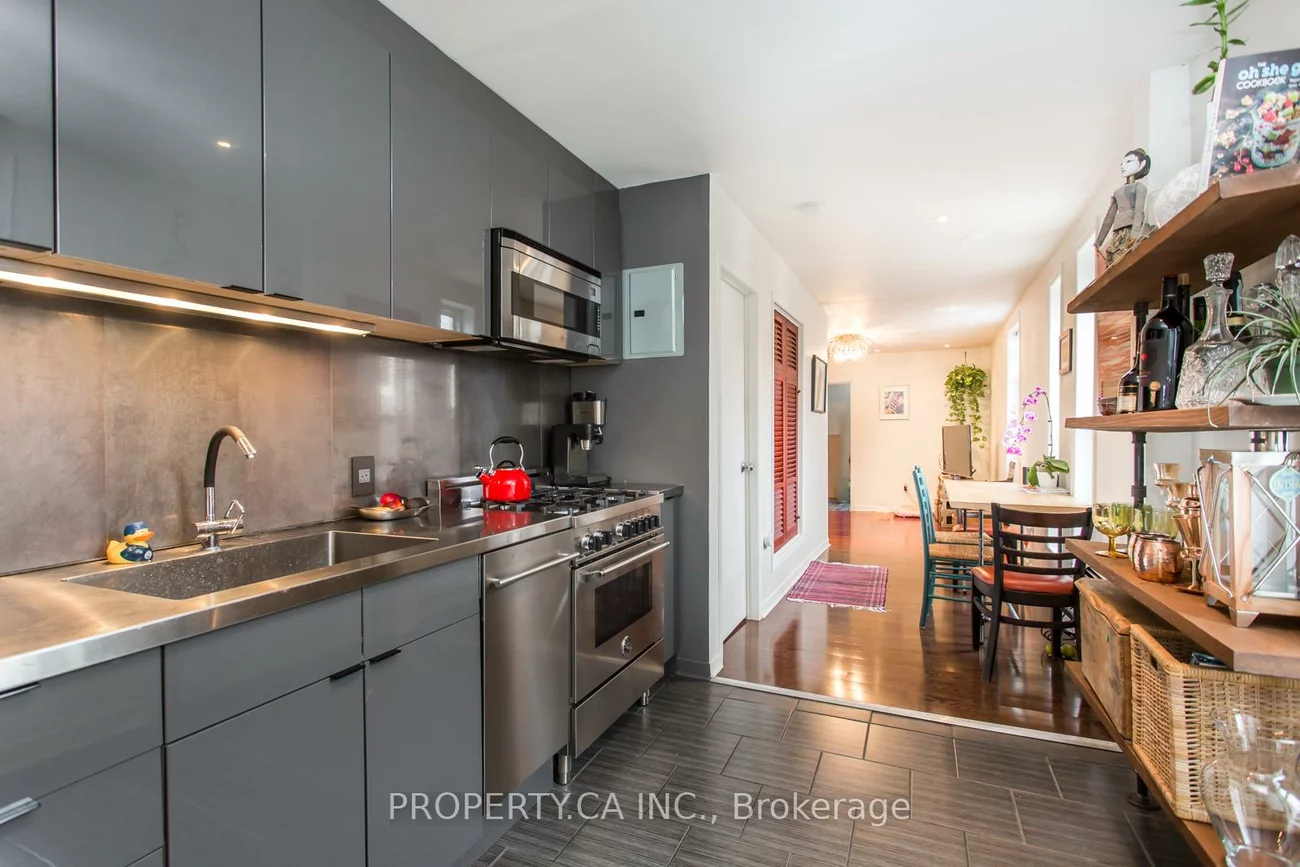 22, Brad, Junction Area, Toronto