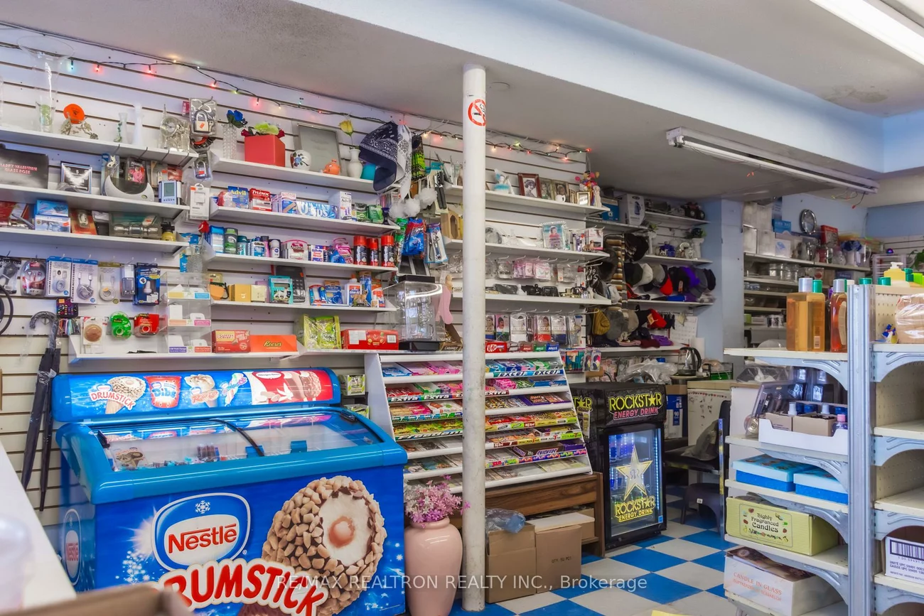 113, Lambton, Rockcliffe-Smythe, Toronto