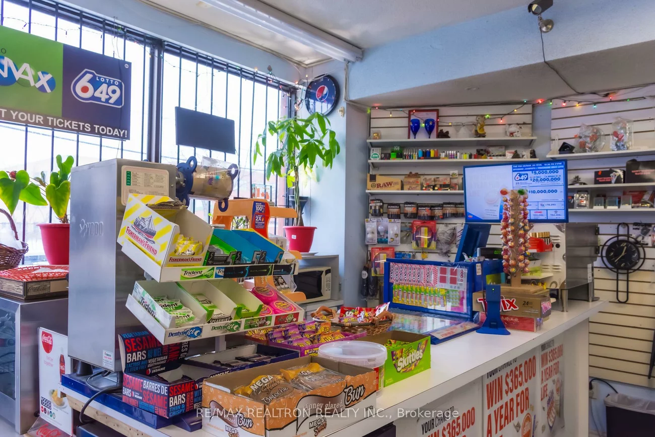 113, Lambton, Rockcliffe-Smythe, Toronto