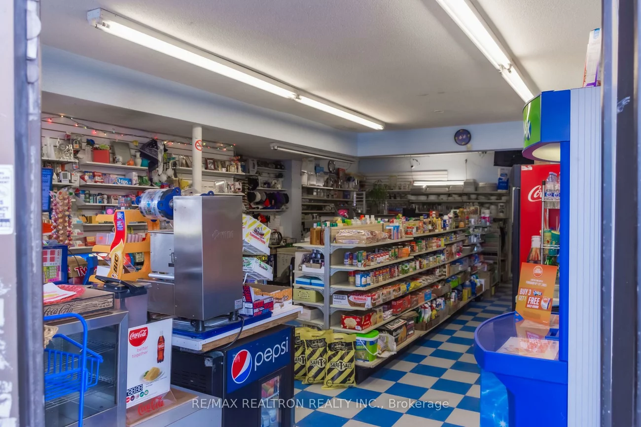 113, Lambton, Rockcliffe-Smythe, Toronto