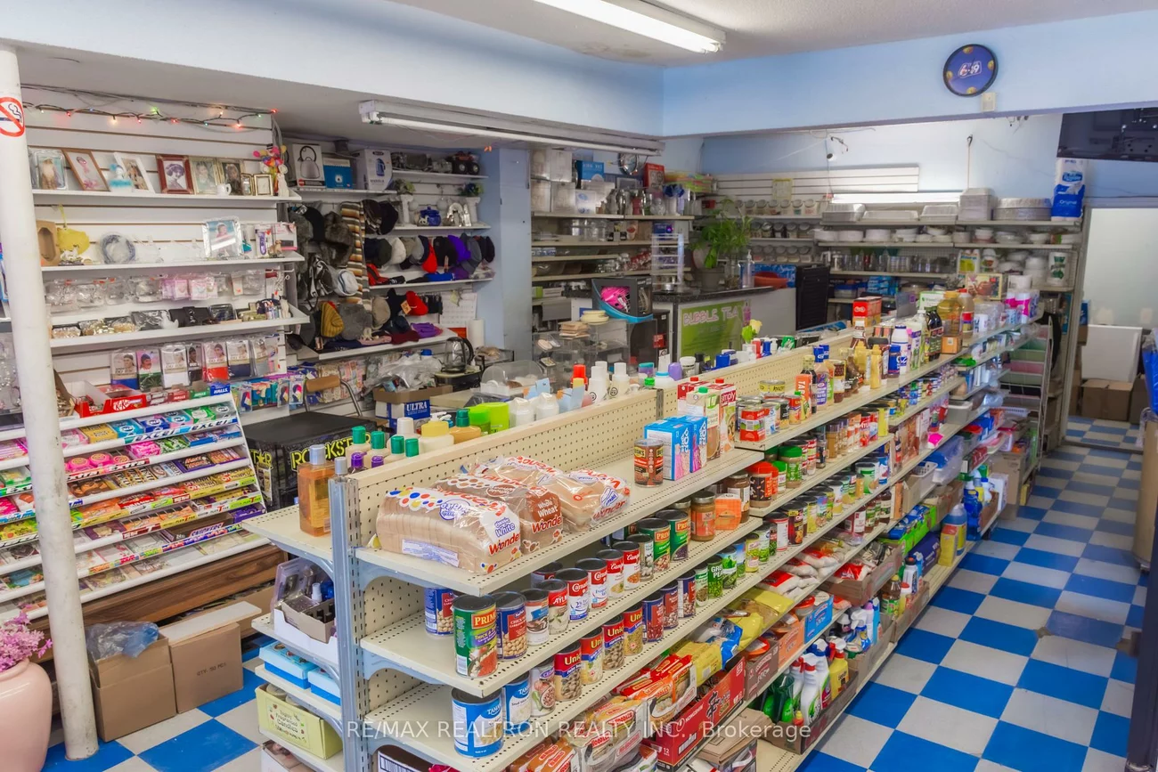 113, Lambton, Rockcliffe-Smythe, Toronto