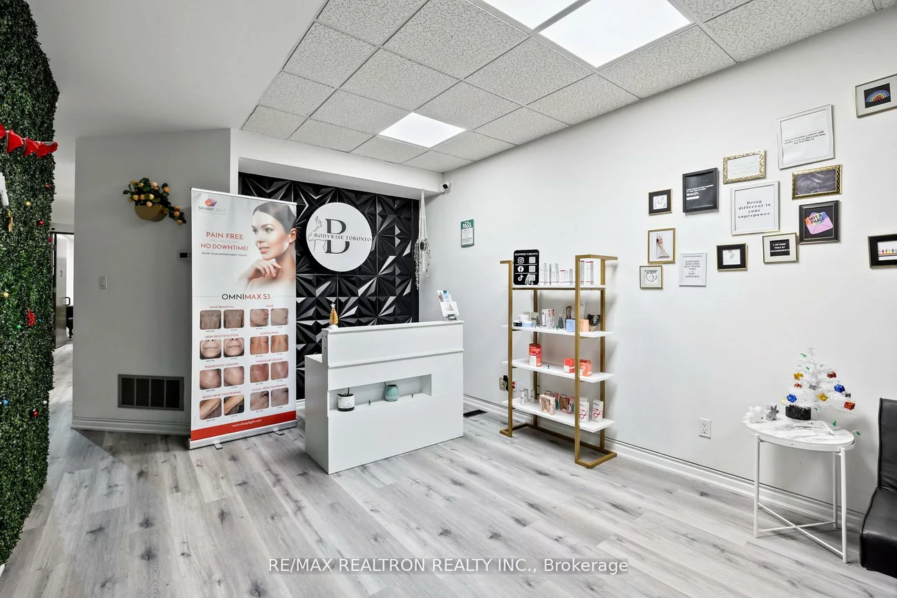 1611, Bloor, High Park-Swansea, Toronto