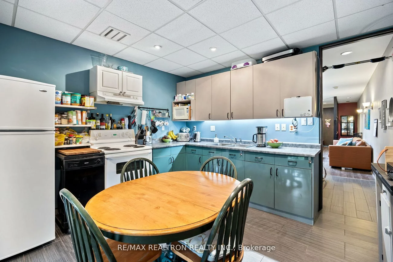 1611, Bloor, High Park-Swansea, Toronto