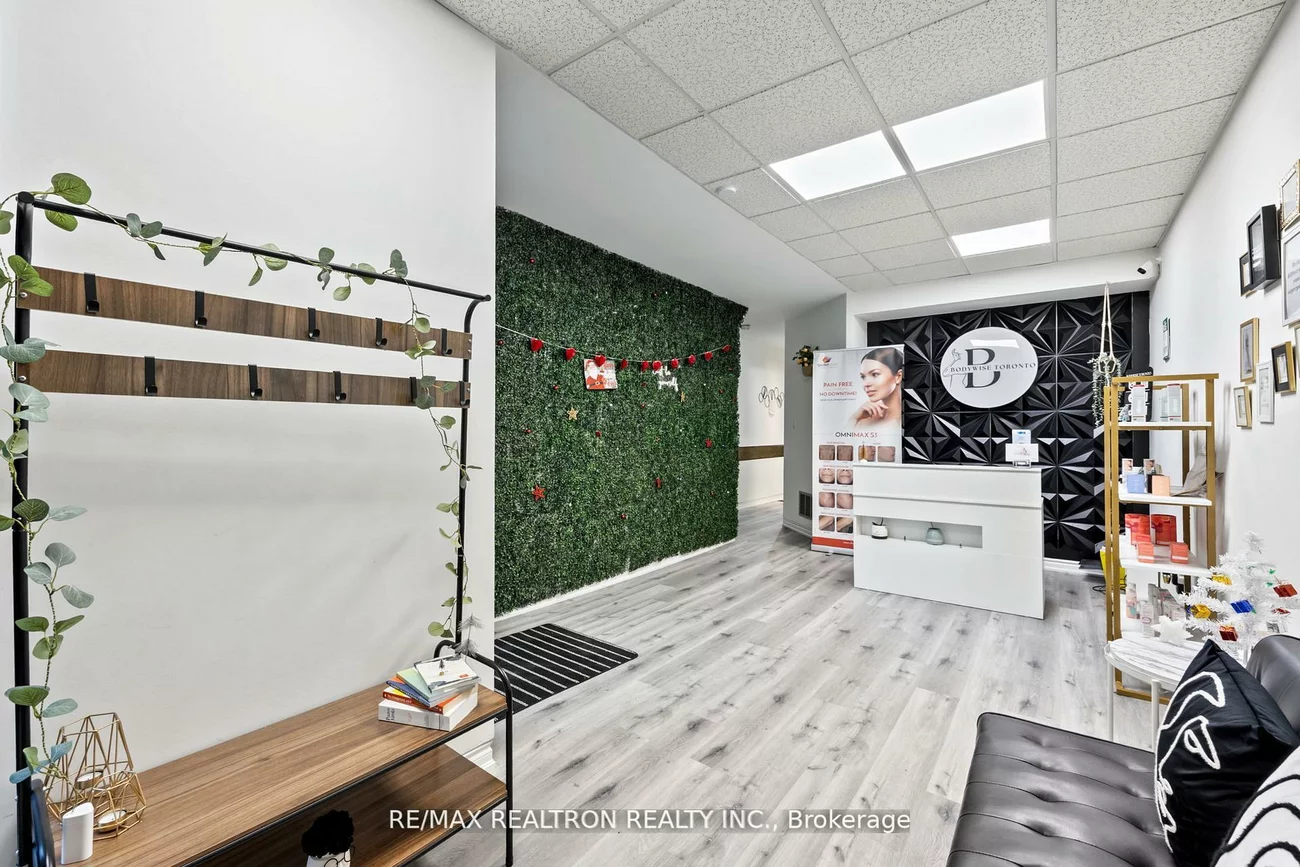 1611, Bloor, High Park-Swansea, Toronto