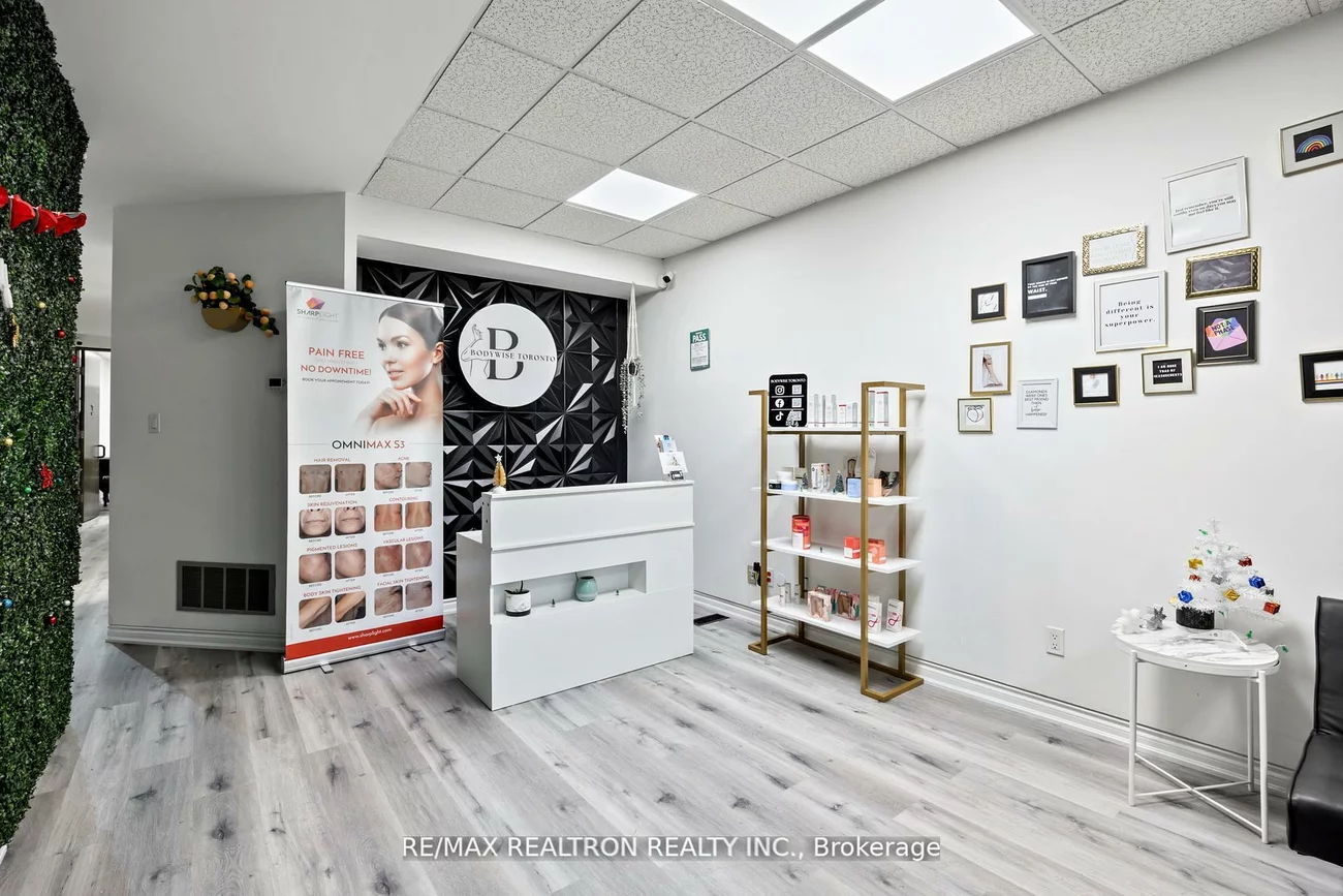 1611, Bloor, High Park-Swansea, Toronto