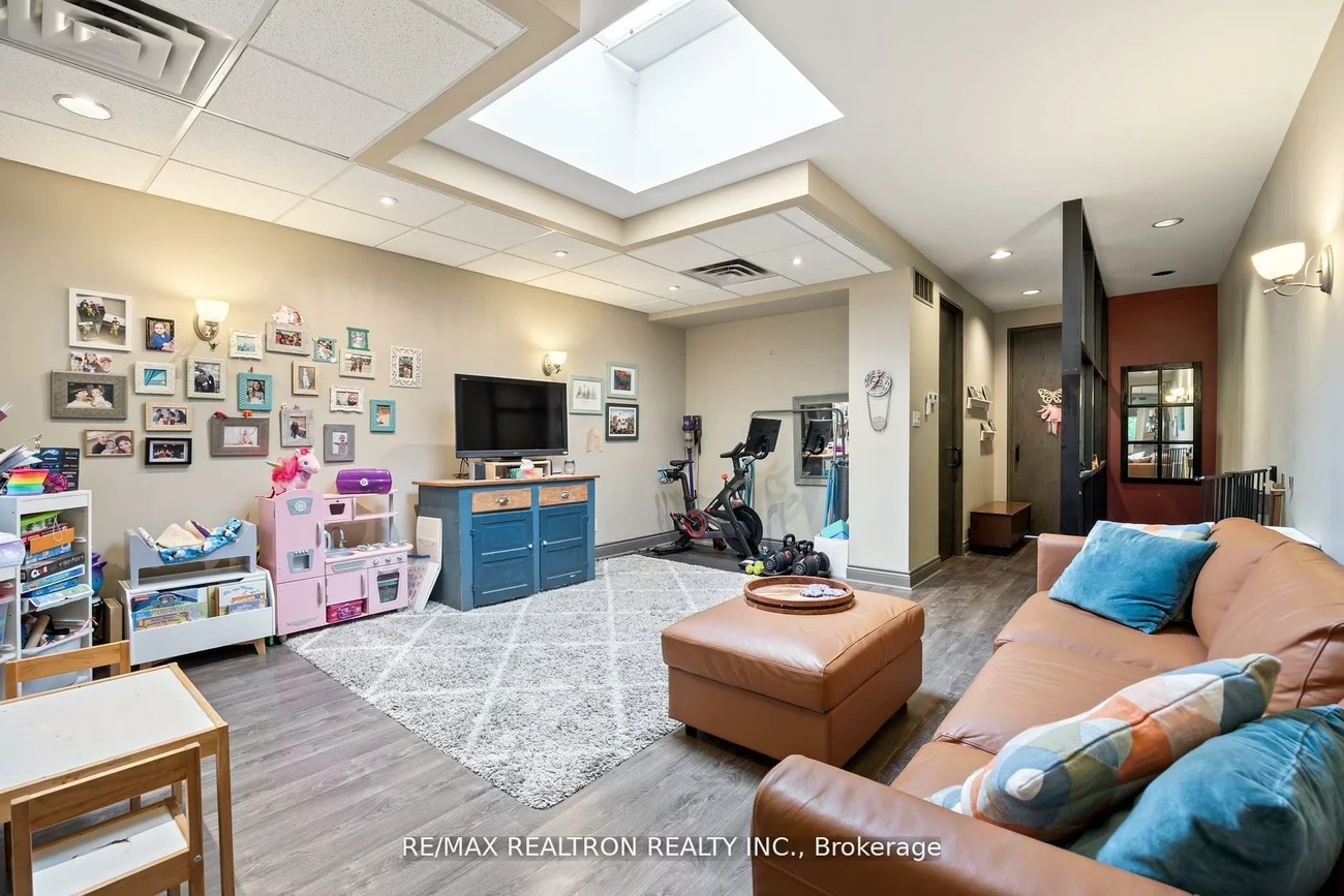 1611, Bloor, High Park-Swansea, Toronto