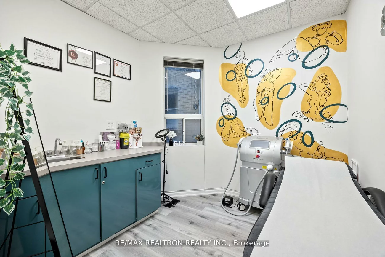 1611, Bloor, High Park-Swansea, Toronto