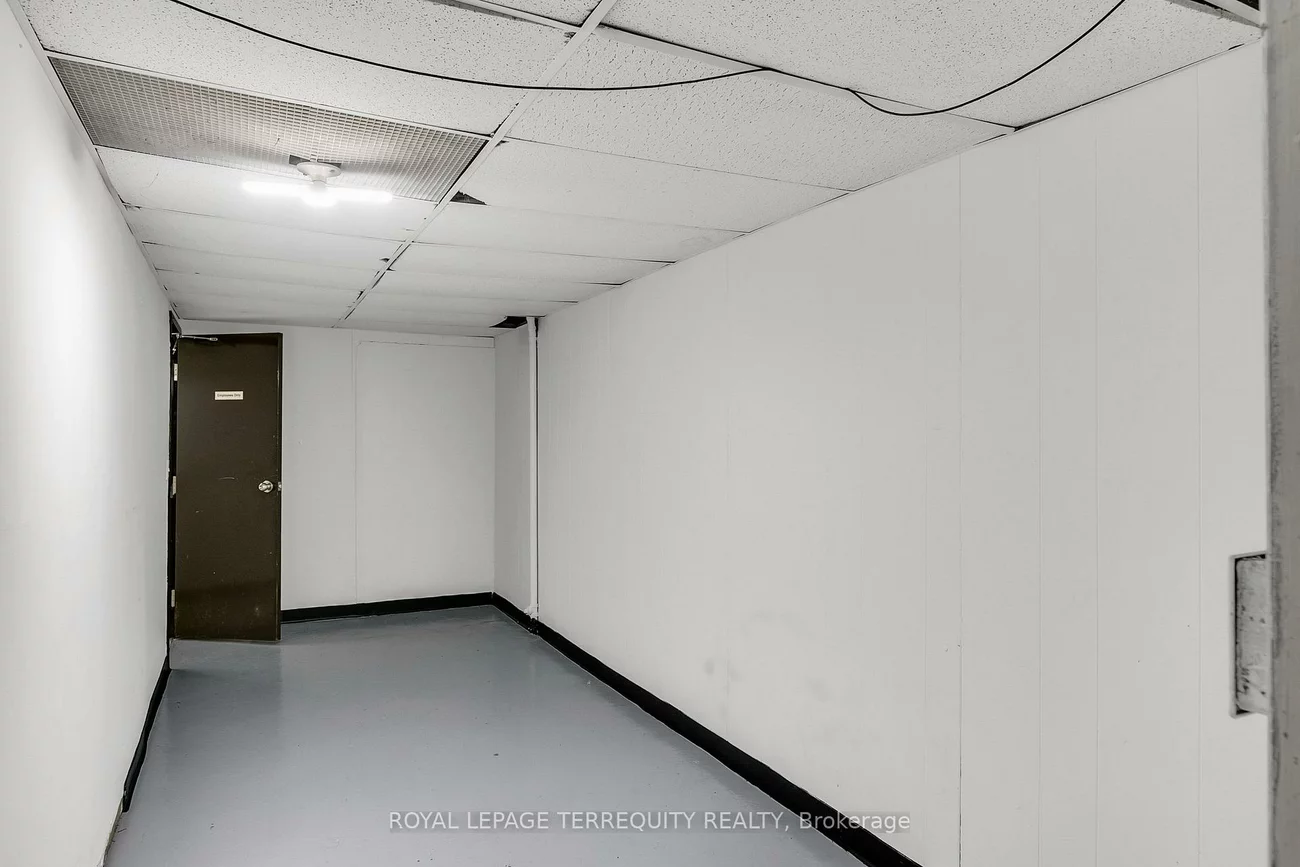 1680, St Clair, Weston-Pellam Park, Toronto