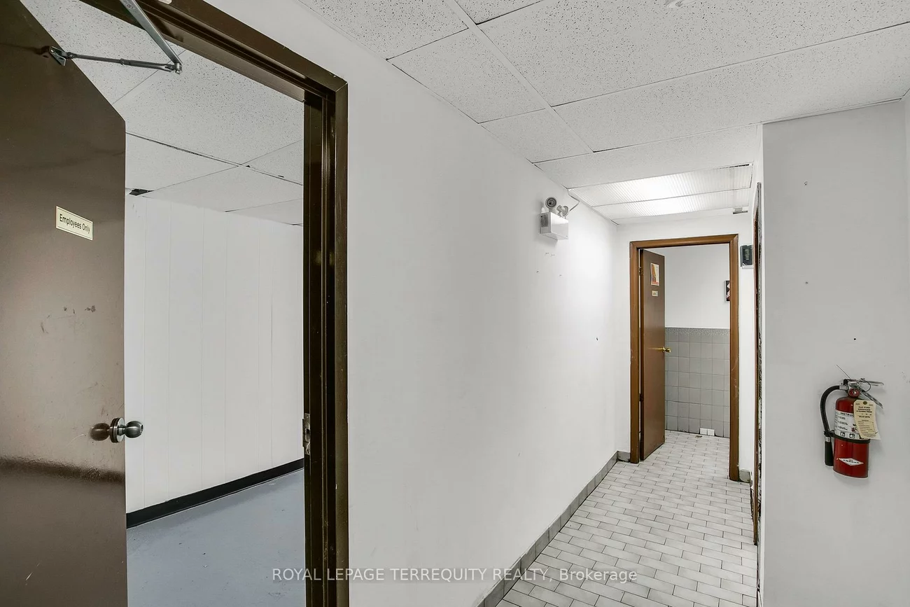 1680, St Clair, Weston-Pellam Park, Toronto