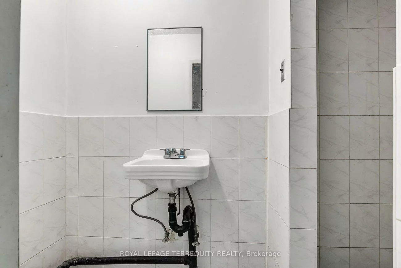 1680, St Clair, Weston-Pellam Park, Toronto