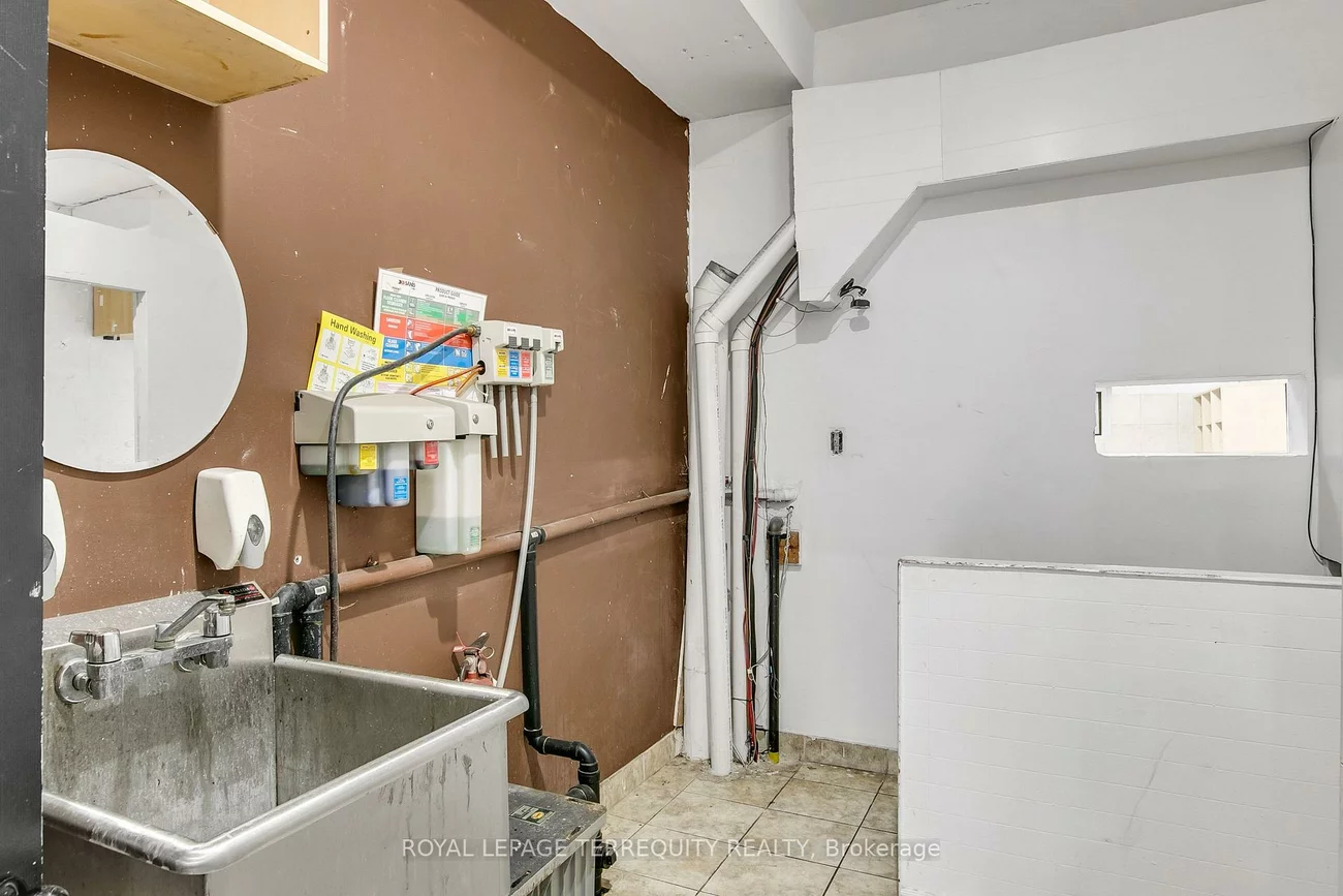 1680, St Clair, Weston-Pellam Park, Toronto