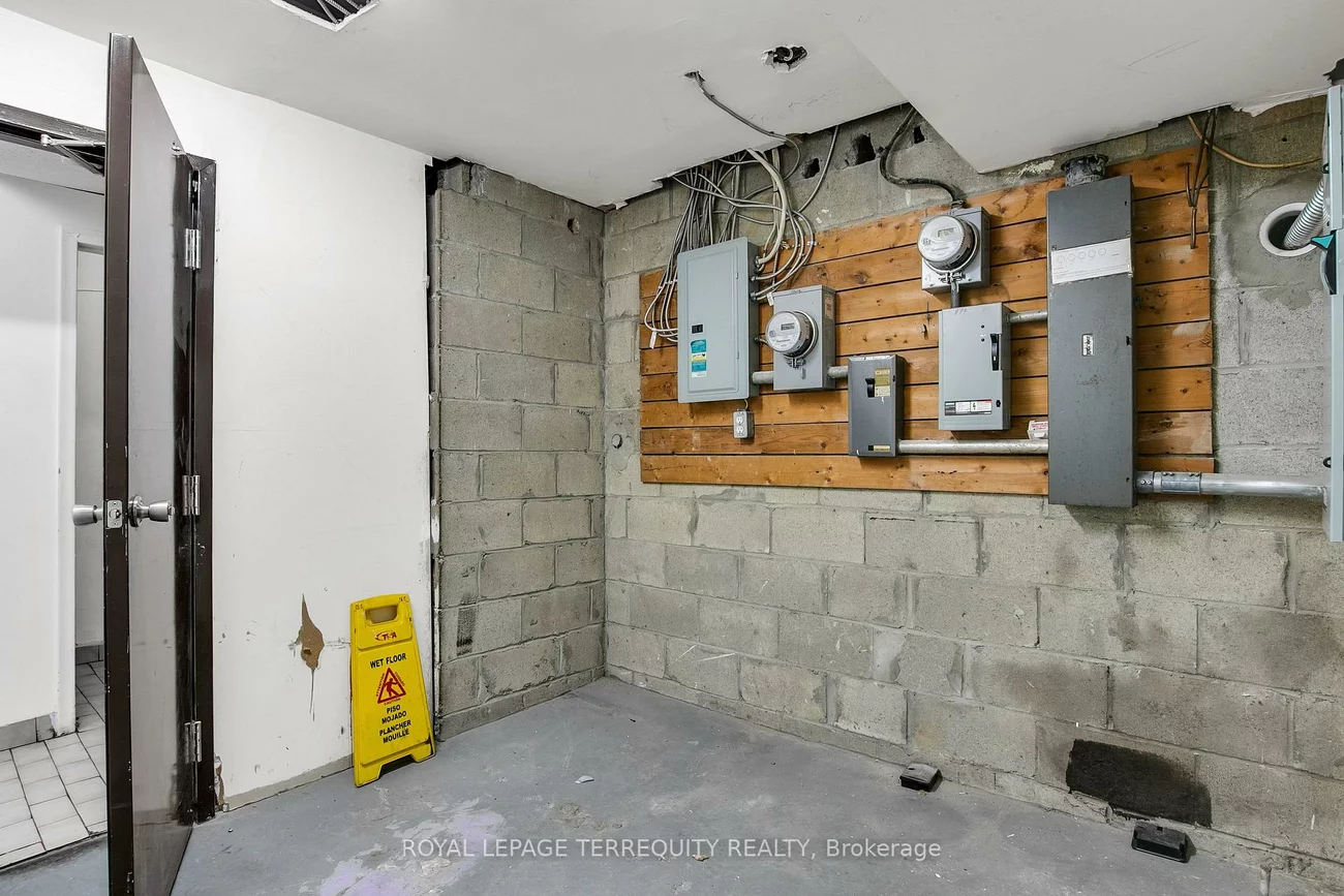 1680, St Clair, Weston-Pellam Park, Toronto