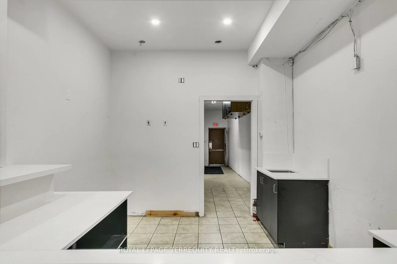 1680, St Clair, Weston-Pellam Park, Toronto