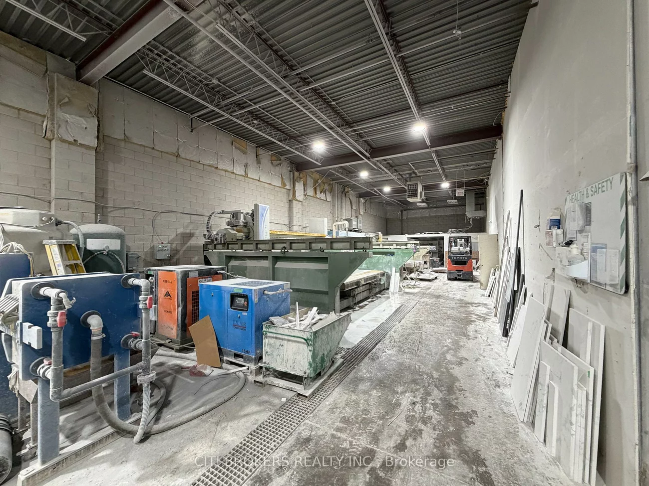 6805, Steeles, West Humber-Clairville, Toronto