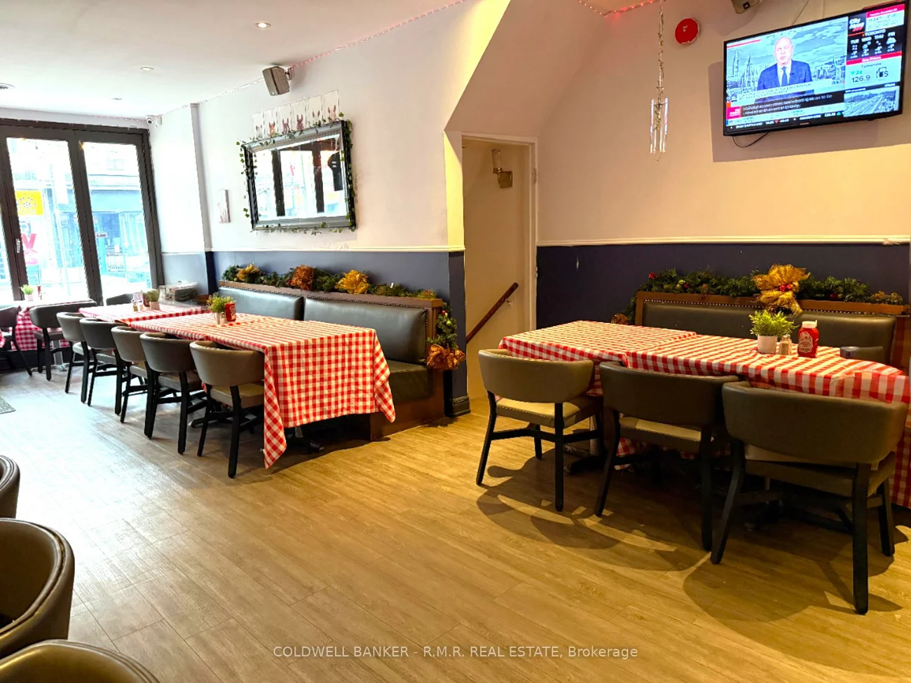 390, Roncesvalles, High Park-Swansea, Toronto