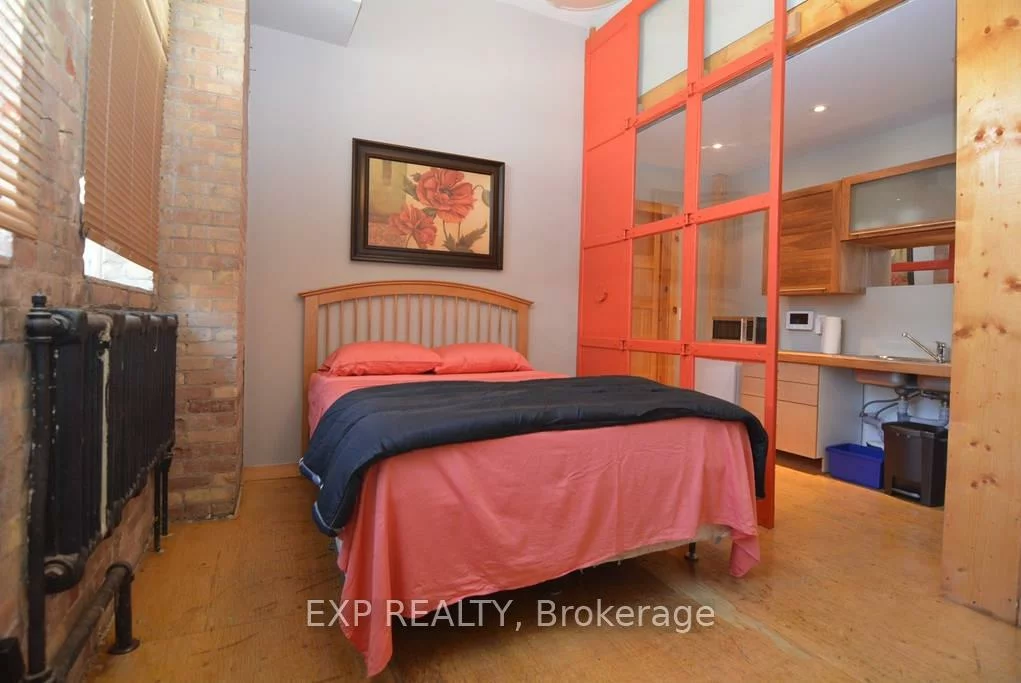 2480, Dundas, High Park North, Toronto