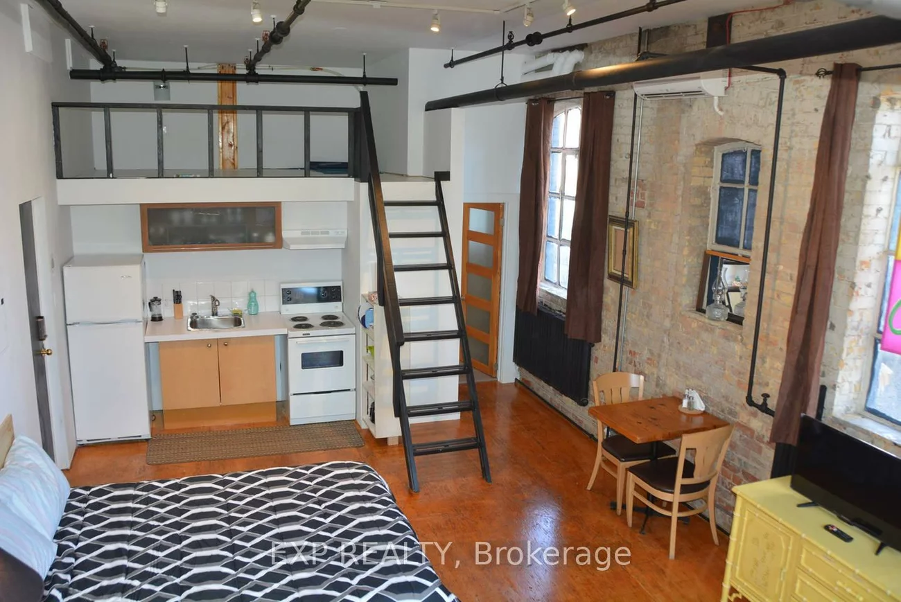 2480, Dundas, High Park North, Toronto